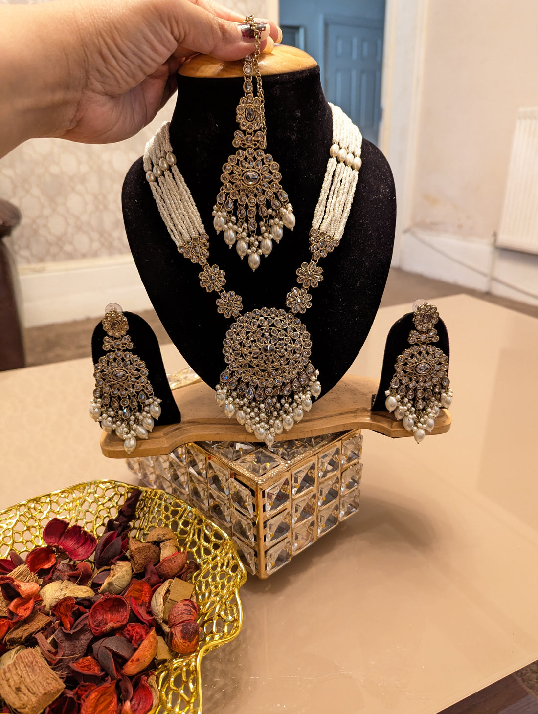 Long mala necklace jewellery set with pearls