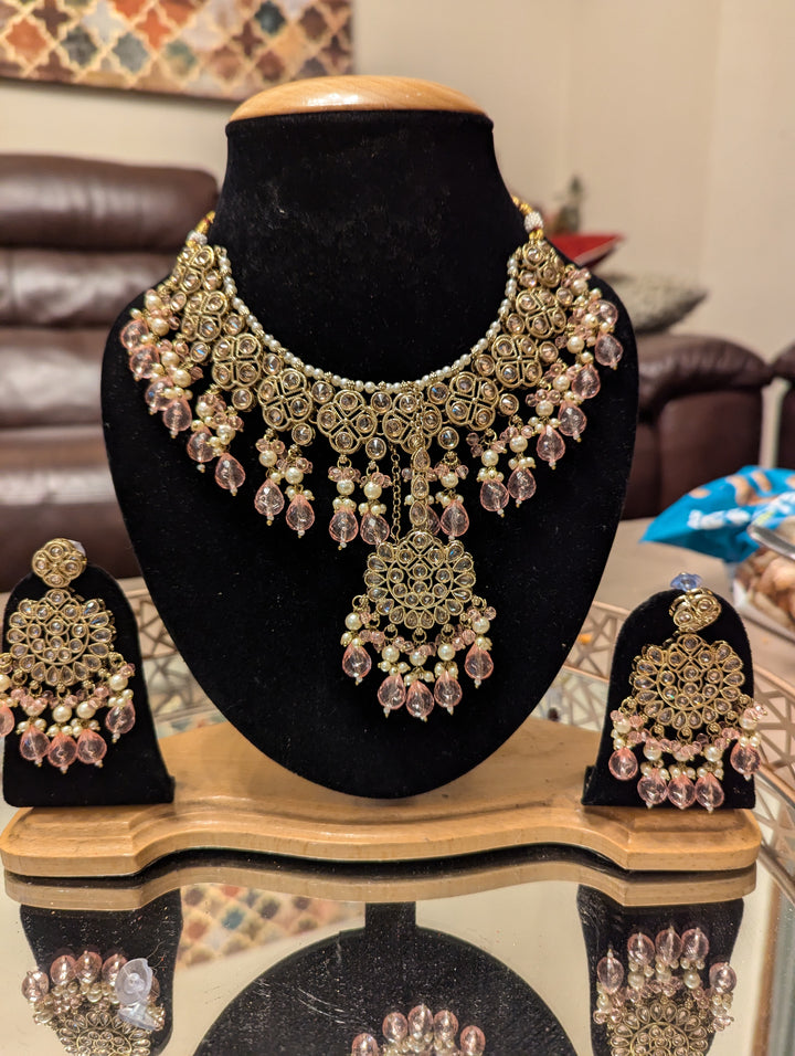 Stunning hanging necklace choker jewellery set