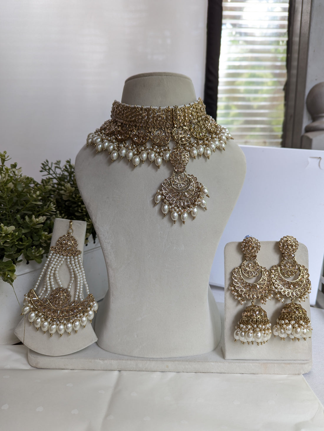 Full bridal necklace jewellery set with jhoomar tikka earrings