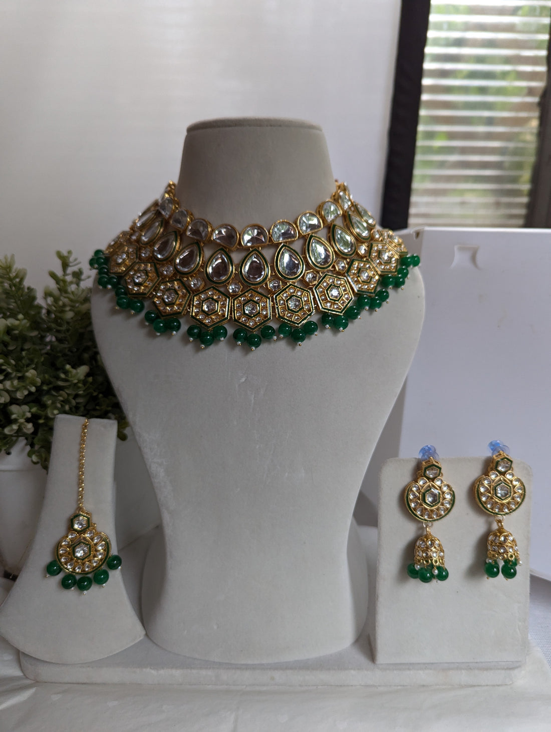 Stunning bridal necklace jewellery set with kundan earrings