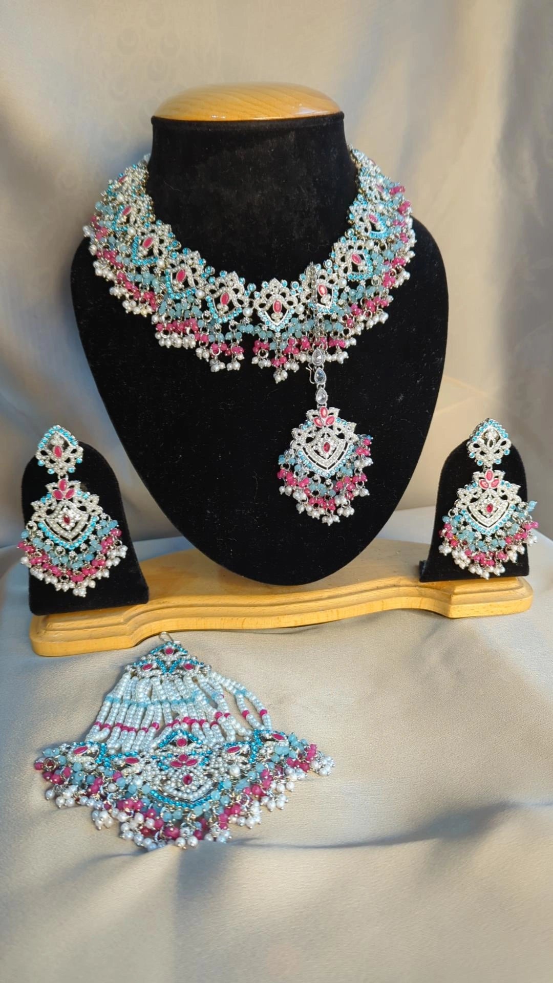 Stunning bridal walima look necklace jewellery set with hanging earrings tikka and jhoomar