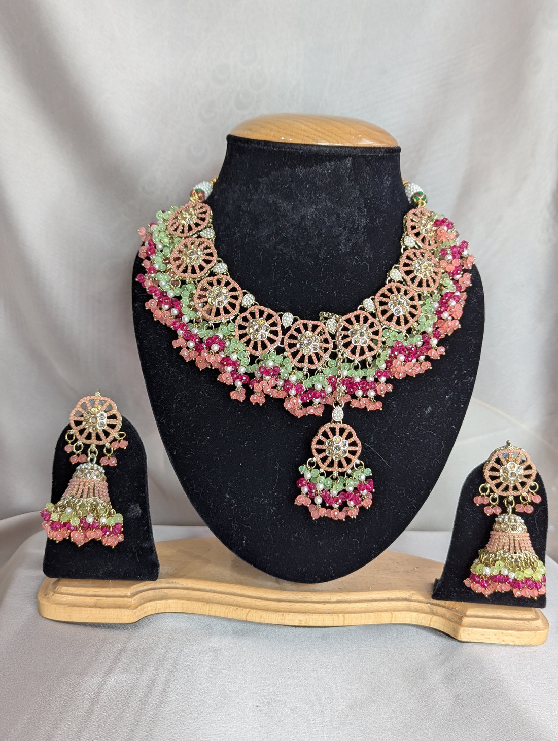 Pakistani style chokkar necklace jewellery set for bridal mehndi with earrings tikka set