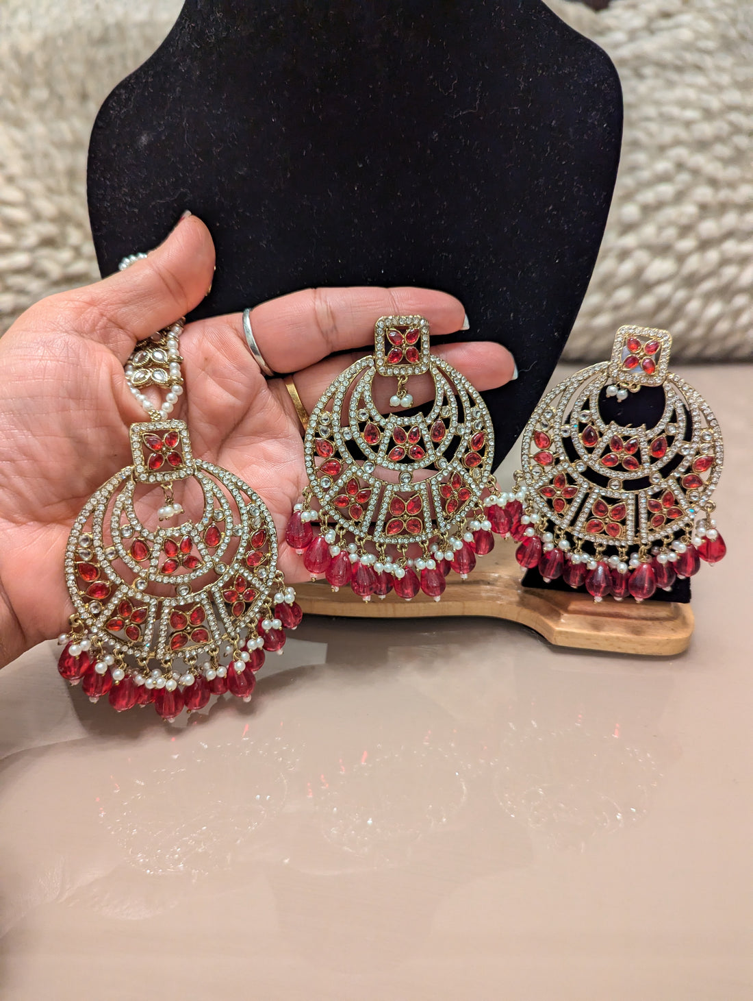 Oversized earrings with tikka jewellery set