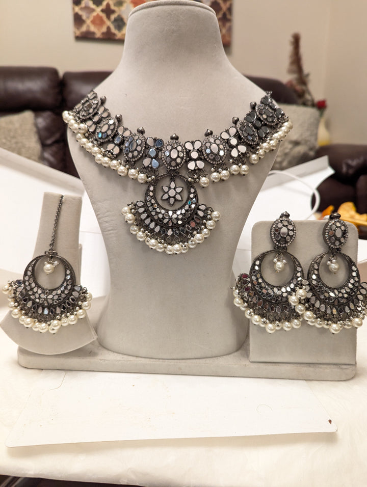 Beautiful necklace jewellery set for bridal with stunning y