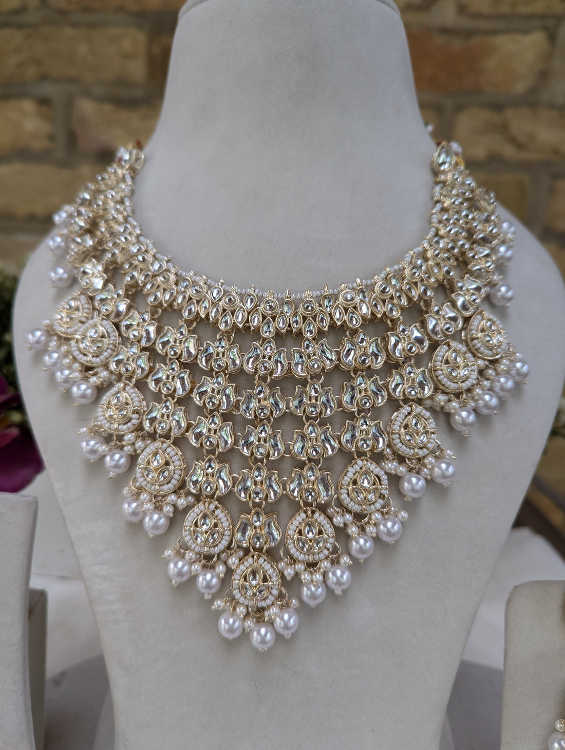 663 stunning hanging bridal jewellery set with earrings tikka