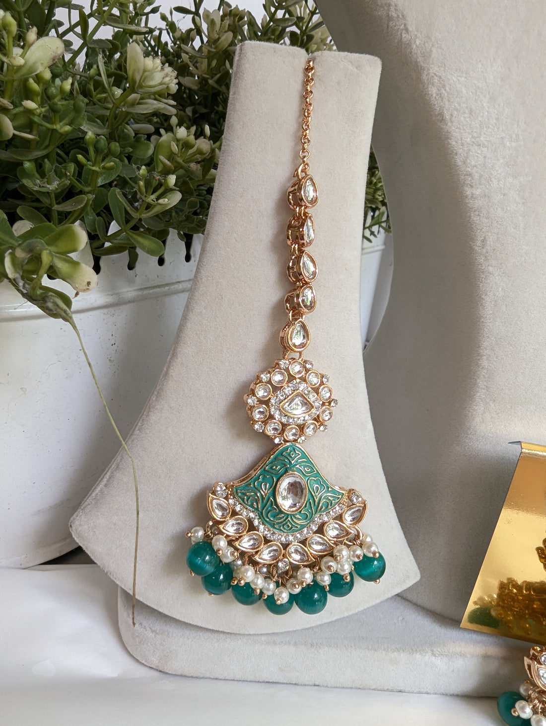 Uncut kundan necklace jewellery set with stunning earrings tikka set