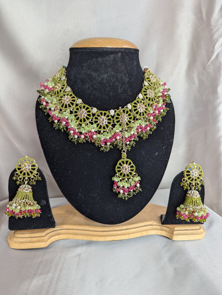 Pakistani style chokkar necklace jewellery set for bridal mehndi with earrings tikka set