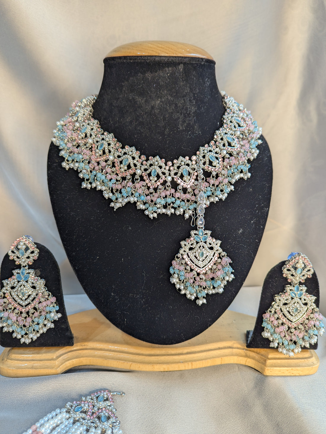 Stunning bridal walima look necklace jewellery set with hanging earrings tikka and jhoomar