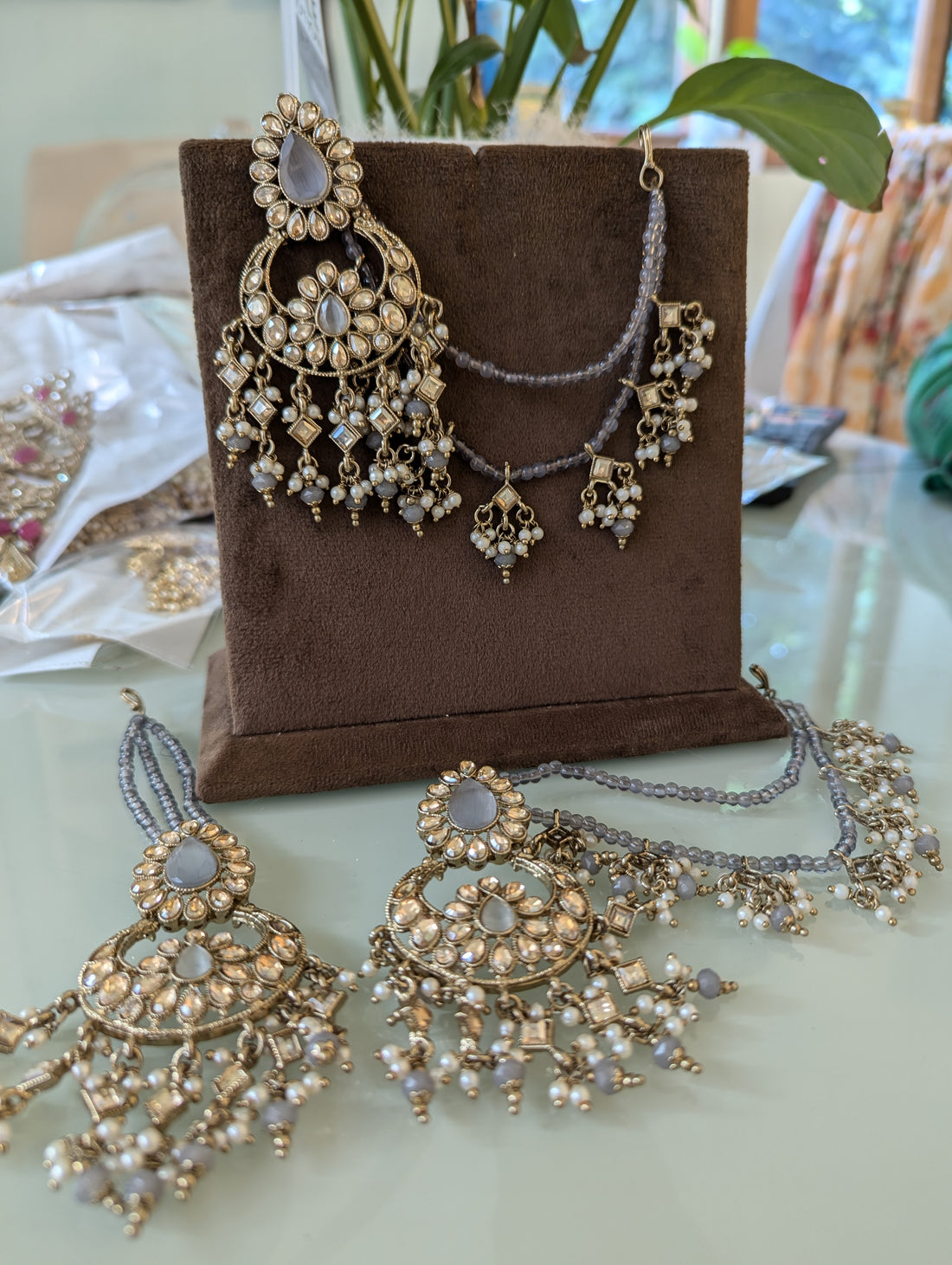 Earrings with saharay with tikka jewellery set