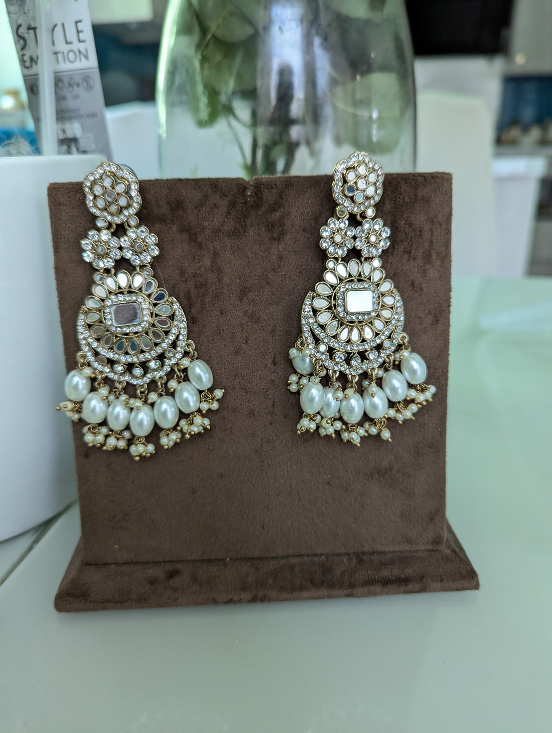 White and champagne colour earrings tikka jewellery set