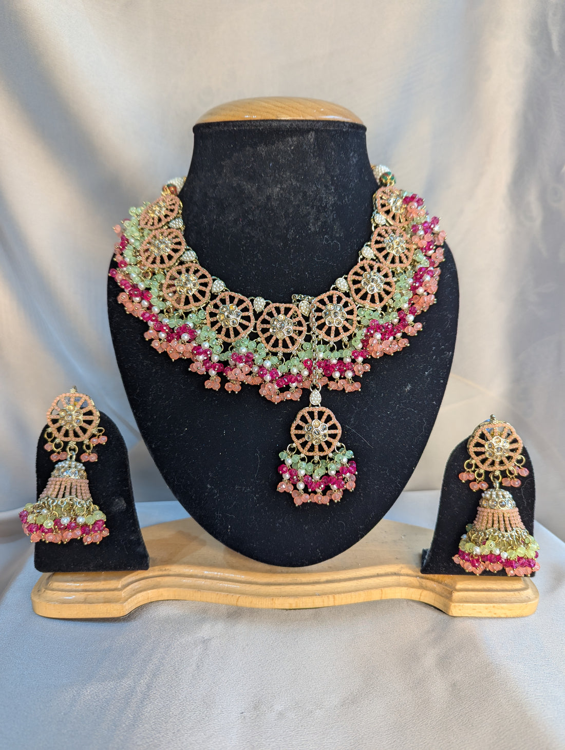 Pakistani style chokkar necklace jewellery set for bridal mehndi with earrings tikka set