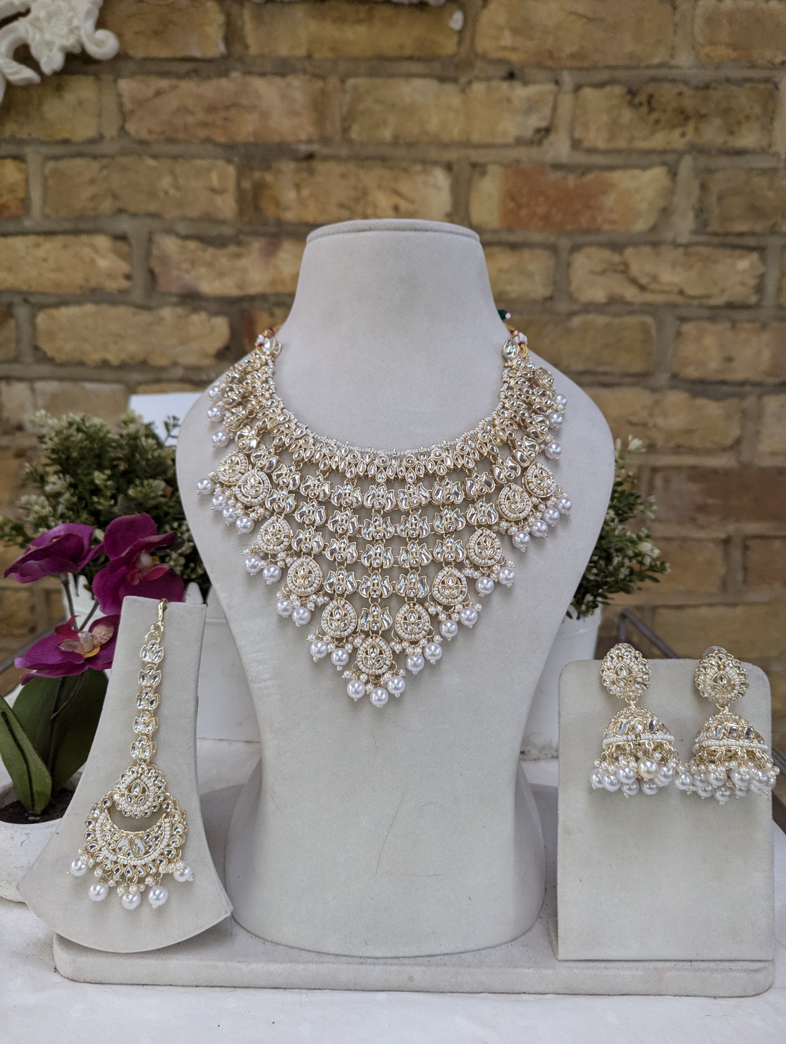 663 stunning hanging bridal jewellery set with earrings tikka