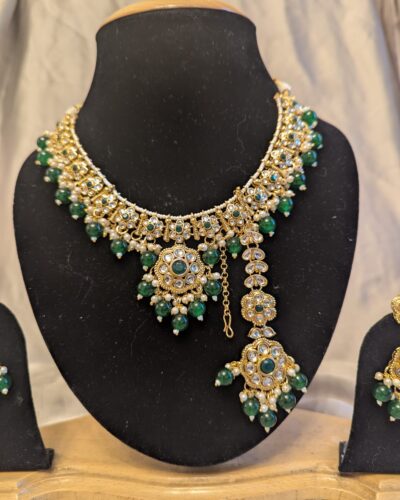 Green kundan jewelery